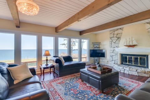 West Beach Waterview House in Whidbey Island