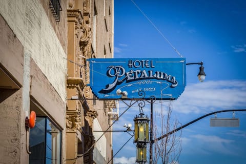 Hotel Petaluma, Tapestry Collection by Hilton Hotel in Petaluma