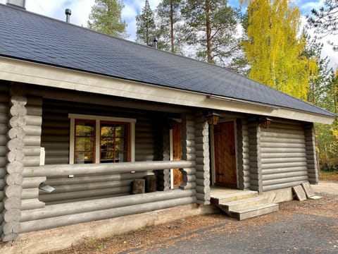 Property building, Patio, Facade/entrance