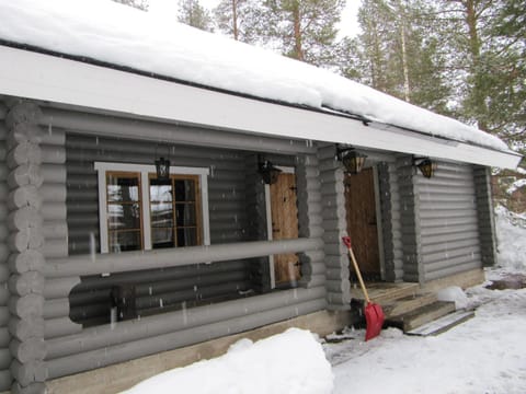 Facade/entrance, Winter