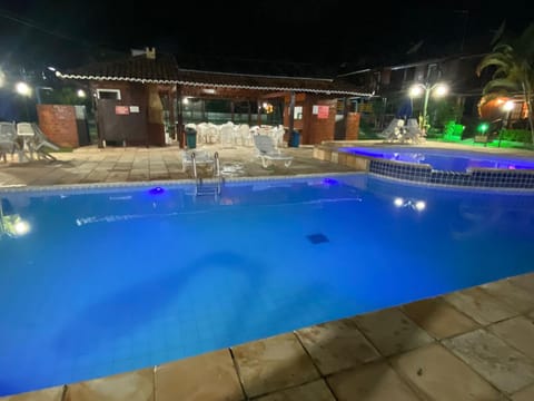 Lindo chalé completo para até 10 pessoas com piscina aquecida Chalet in Gravatá