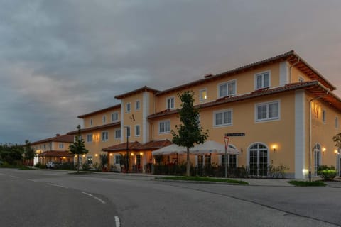 Facade/entrance, Balcony/Terrace