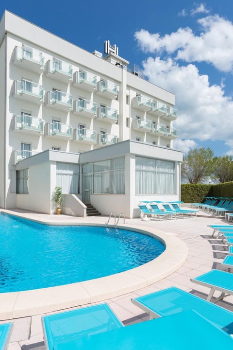 Property building, Day, Pool view, Swimming pool