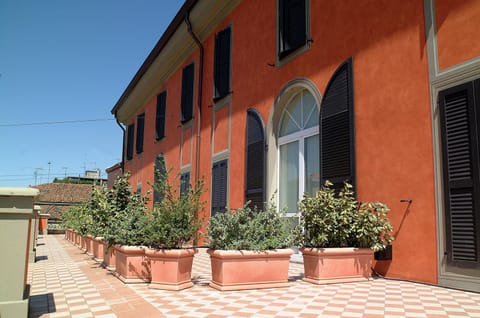 Facade/entrance
