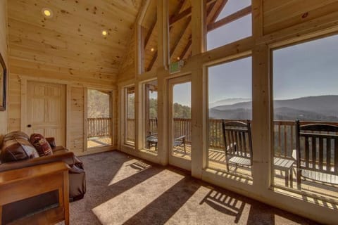 Take A Look Cabin House Home House in Pigeon Forge