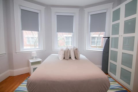 A Stylish Stay w/ a Queen Bed, Heated Floors.. #14 Condo in Brookline