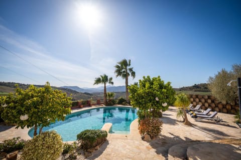 Property building, Natural landscape, Garden, View (from property/room), Garden view, Mountain view, Pool view, Swimming pool, sunbed, sunbed