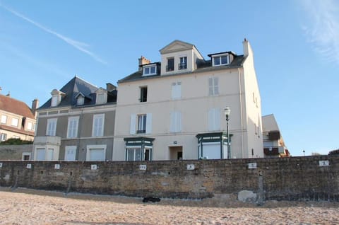 On The Beach Apartment in Normandy