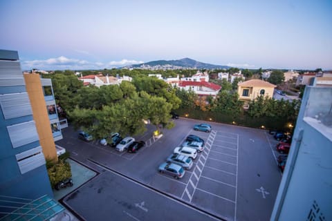 Property building, Natural landscape, Bird's eye view, City view, Mountain view, Location, Parking