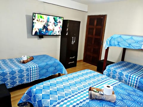 Bed, TV and multimedia, Photo of the whole room, Bedroom, towels