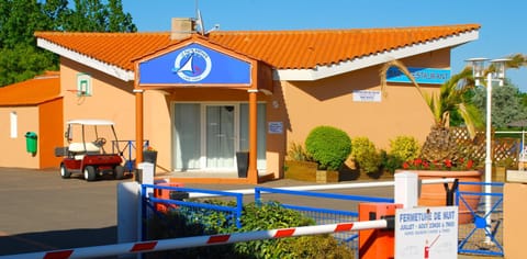 Camping Le Puits Rochais Campground/ 
RV Resort in Château-d'Olonne