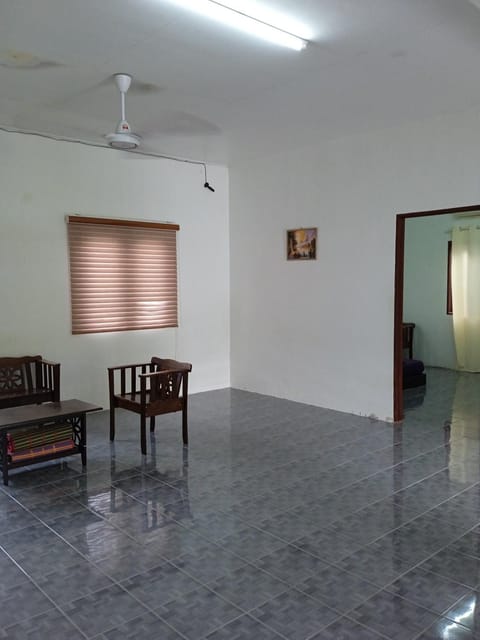 Homestay Idaman di Kuala Terengganu dengan 2 Bilik Aircond - Harga utk 1 rumah House in Terengganu, Malaysia