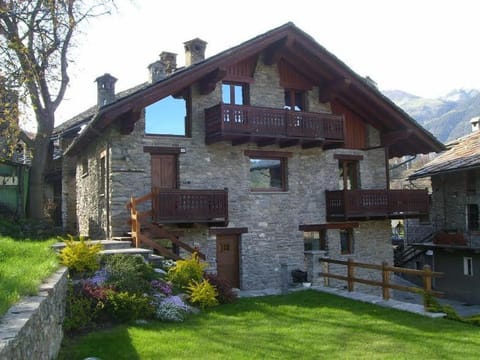 Facade/entrance, Spring