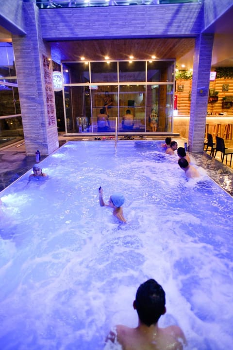 Hot Tub, Swimming pool