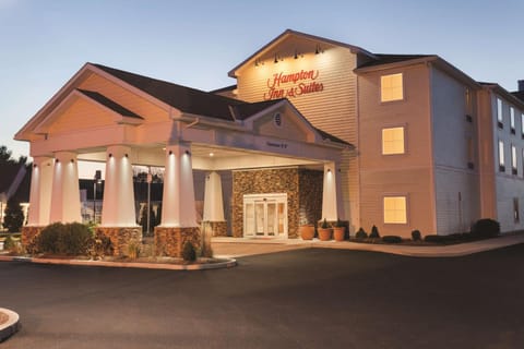 Hampton Inn & Suites Mystic Hotel in Groton