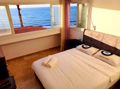 Magic on the sea-suites with a private jacuzzi and a private sea view Condo in Netanya