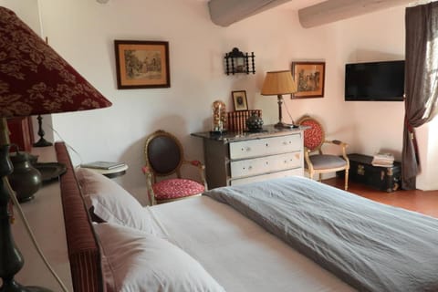 La Nesquière Chambres d'Hôtes Bed and Breakfast in Pernes-les-Fontaines