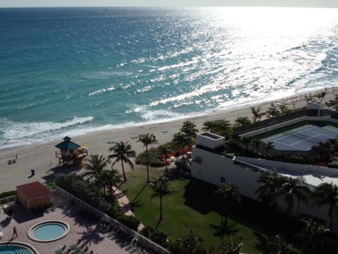 Pool view, Sea view