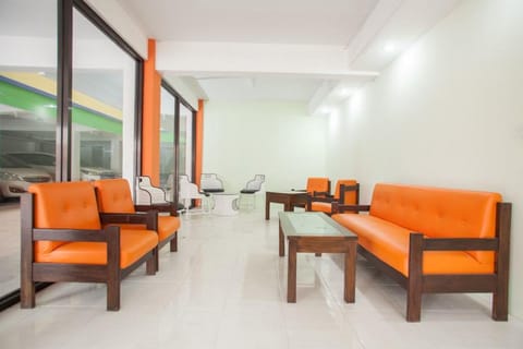 RedDoorz near Petra University 2 Bed and Breakfast in Surabaya