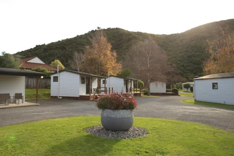 Parklands Marina Holiday Park Camping /
Complejo de autocaravanas in Picton