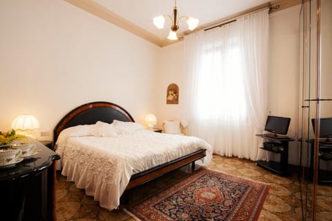 Room Cavour, nearby Cinqueterre Urlaubsunterkunft in La Spezia