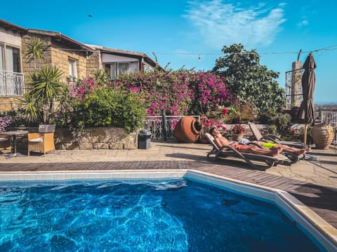 Pool view, Pool view