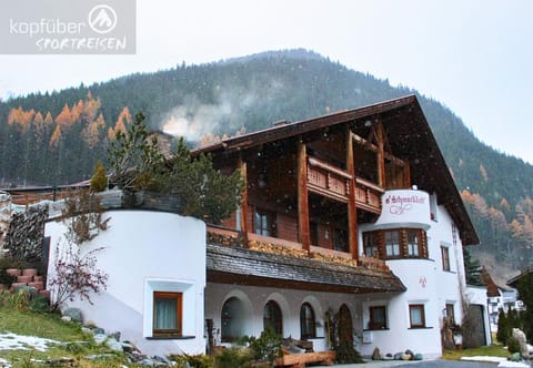 Property building, Day, Natural landscape, Mountain view