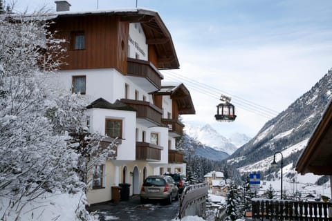 Facade/entrance, Winter