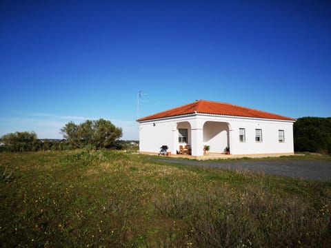 Property building, Spring, Day, Natural landscape, Landmark view