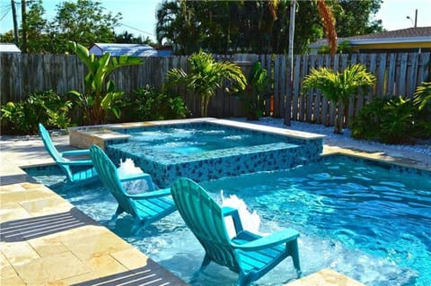 Private heated pool , resort style home , minutes from the beach Chalet in Deerfield Beach