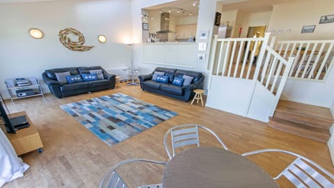 Clifton Court Apt 15 with Indoor Heated Pool Condo in Croyde