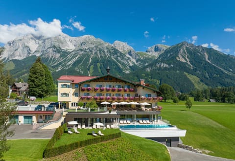 Property building, Facade/entrance, Neighbourhood, Natural landscape, Bird's eye view, Summer, Garden, Garden view, Mountain view, Swimming pool