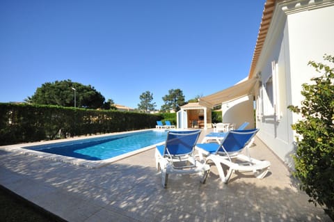 Patio, Swimming pool, sunbed