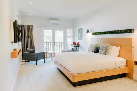 Bed, Seating area, Bedroom