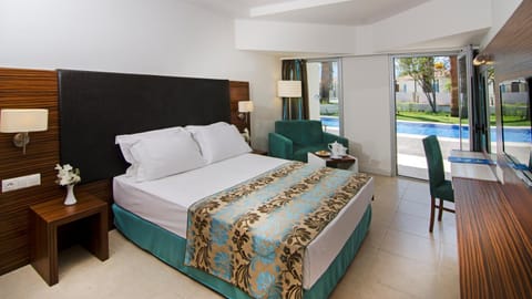 Palm Wings Kusadasi Beach Resort&Spa Hôtel in Aydın Province