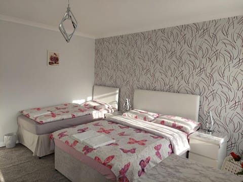 Home accommodation Vacation rental in Southampton