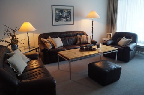 Living room, Photo of the whole room, Seating area