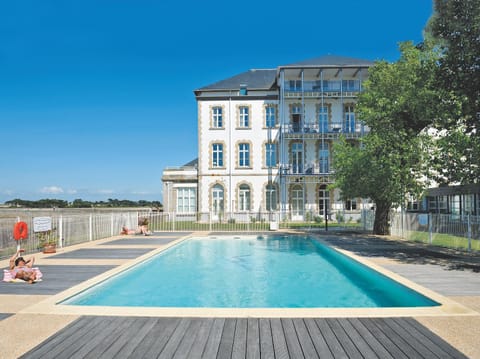 Facade/entrance, Winter, Summer, Swimming pool, Swimming pool