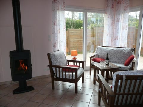 Holiday home near the beach, enclosed garden, fireplace, Plouarzel Haus in Plouarzel