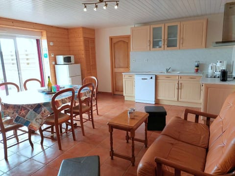 Semi-detached house with sea views, Cléder House in Cléder