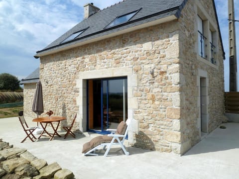 Holiday home with partial sea views, Cléder House in Cléder