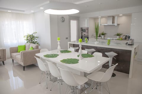 Seating area, Dining area