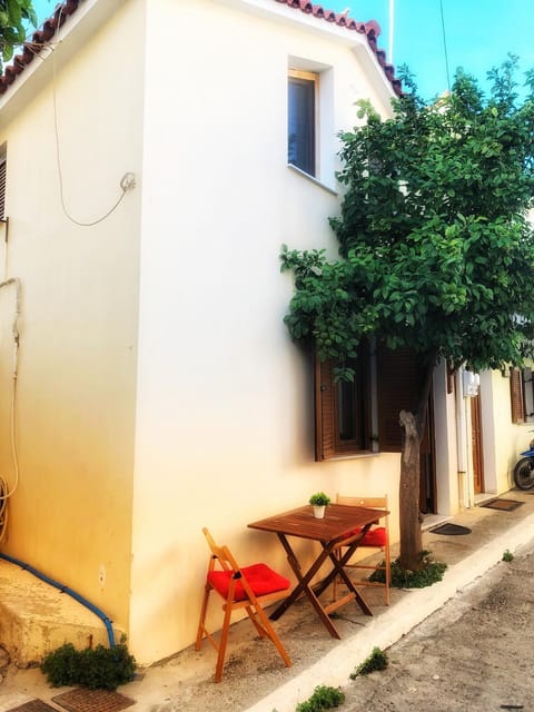 Romantic maisonette in the heart of Pythagoreio LH door House in Samos Prefecture