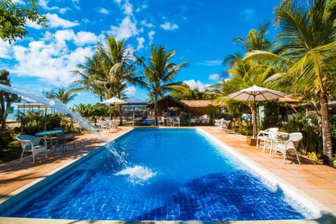 Day, Pool view