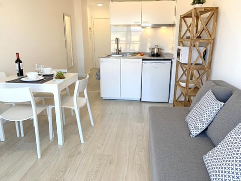 Apartamento 1ª Linea de Mar -WIFI- Aire Acondicionado Apartment in Alt Empordà