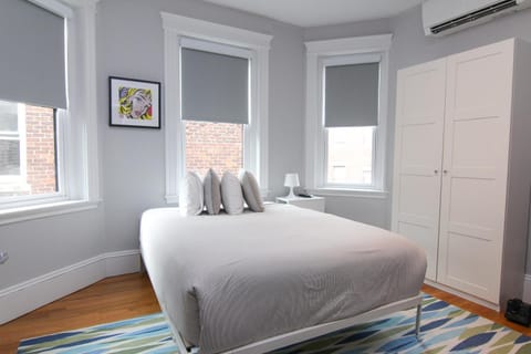 A Stylish Stay w/ a Queen Bed, Heated Floors.. #32 Condo in Brookline