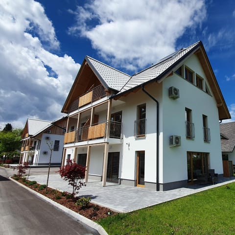 Property building, Day, Street view
