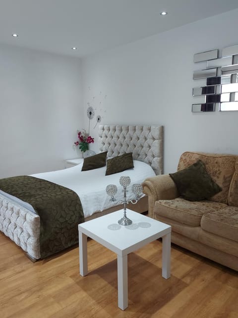 Lux Apartment in Gatwick Condo in Crawley