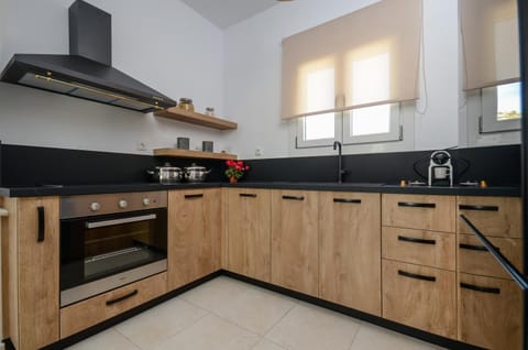 Kitchen or kitchenette, pet friendly, stove