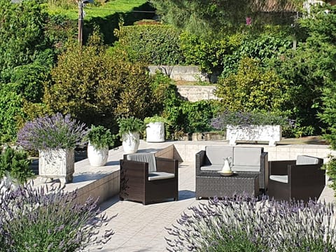 Balcony/Terrace, Garden view